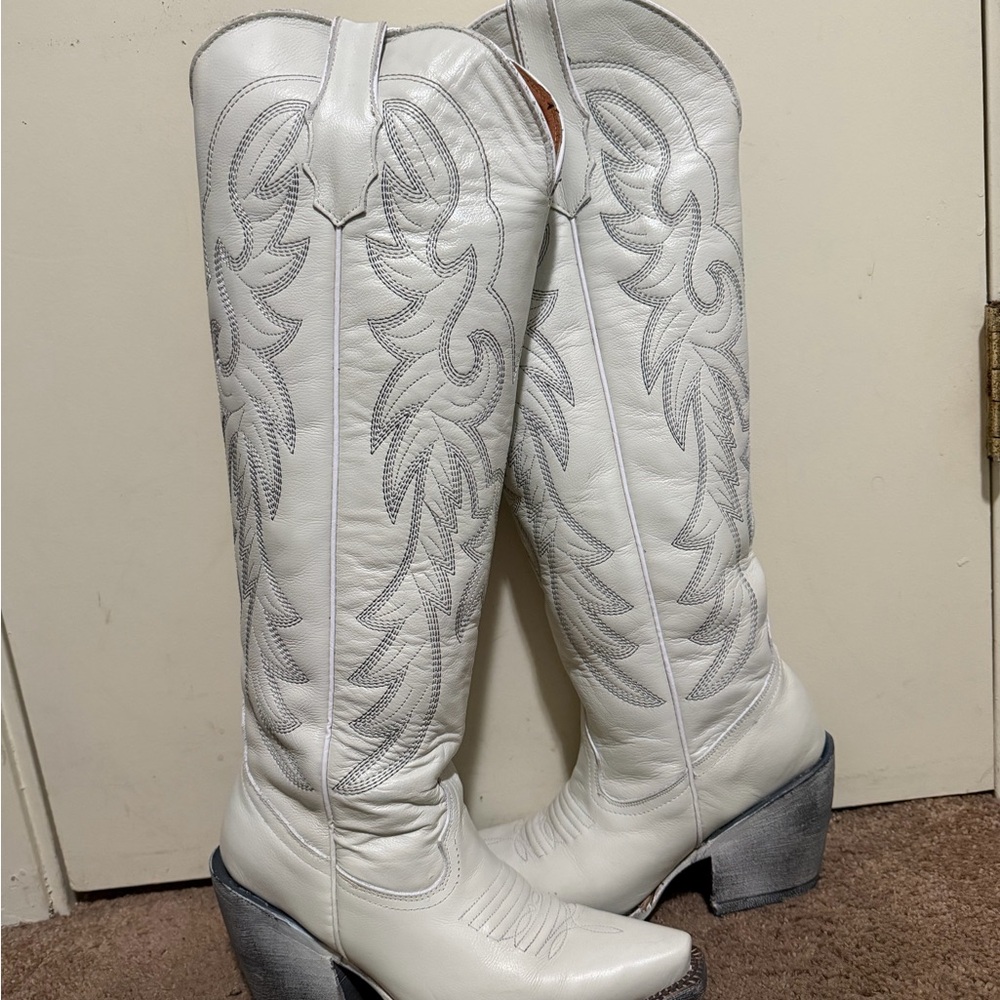 White Embroidered Heeled Boots Cowgirl